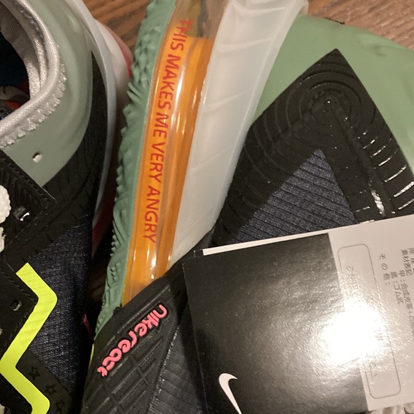 Nike LeBron 18 Low Bugs vs Marvin Space Jam - Mens Size US9 - New in Box - Picture 2 of 6